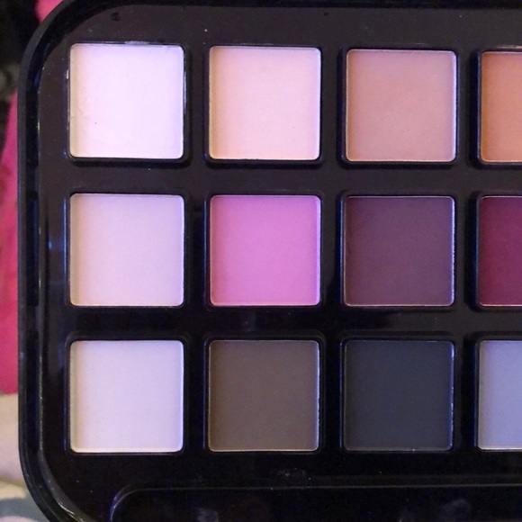 Forever 21 matte eyeshadow palette - Picture 3 of 6